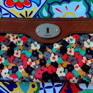 floral Fossil wristlet 🌸